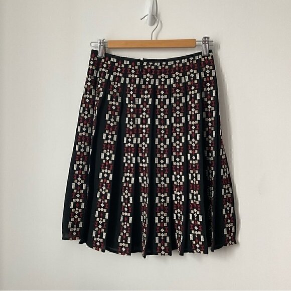 Ann Taylor beautiful Embroidered Pleated A Line Skirt - Picture 3 of 7